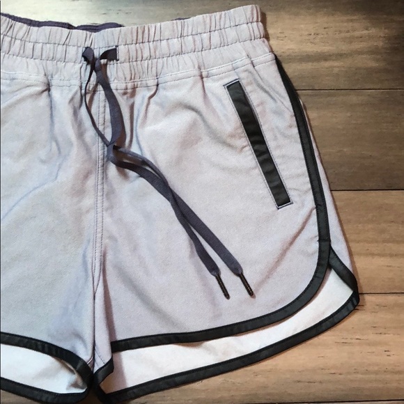NWOT Lululemon Varsity Short - Picture 4 of 16